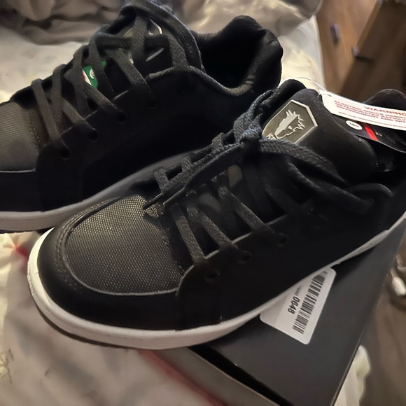 Safety shoes - Picture 1 of 3